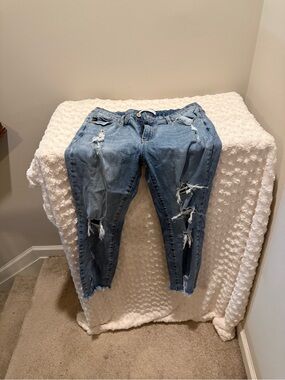 KanCan Light Blue Distressed Ankle Skinny Jeans
